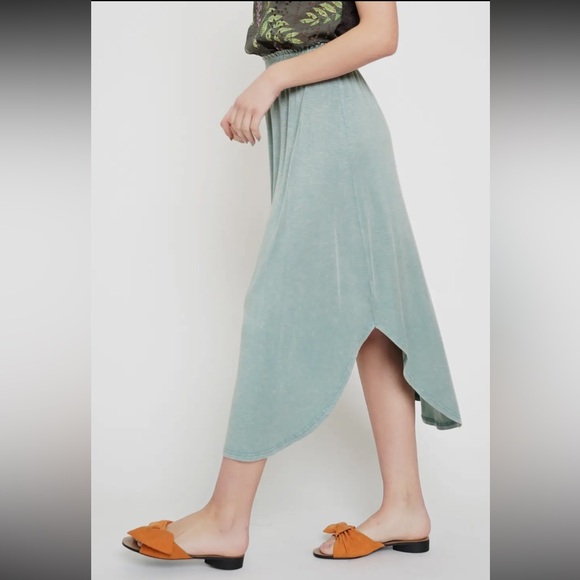 855. Mystree Smock Waist Shirttail Midi Skirt Sage Green New Item NWT - Picture 4 of 5